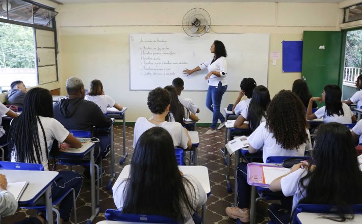 Governo de Minas nomeia mais mil professores aprovados em concurso público
