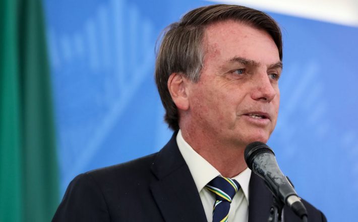 Bolsonaro sanciona com 11 vetos lei que altera auxílio emergencial