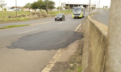 Prefeitura repara trecho de via sob responsabilidade de concessionária