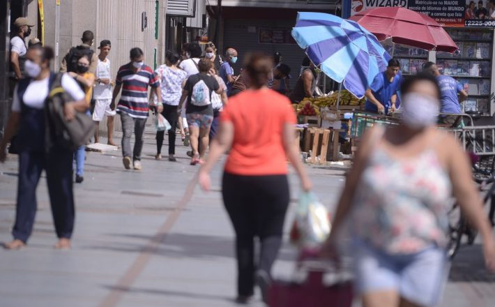 Covid-19: Brasil adota uso de máscaras como política de saúde pública