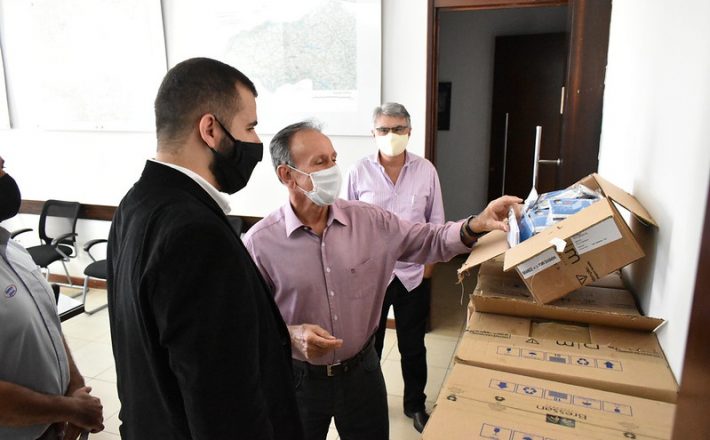 Grupo Bahamas doa cinco mil máscaras laváveis para Uberaba