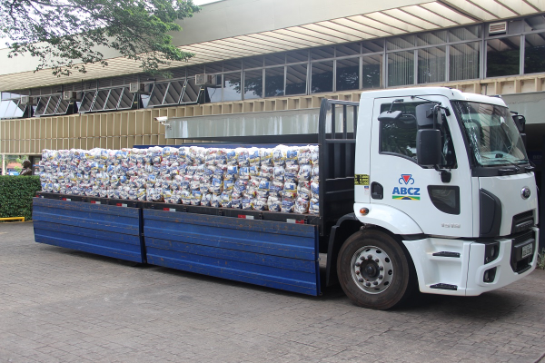 ‘ABCZ do Bem’ doa mais de 3.2 toneladas de alimentos a asilos de Uberaba (MG)