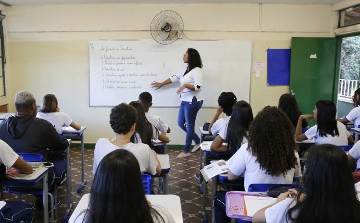 Governo prorroga validade de concurso para professores da rede estadual por dois anos