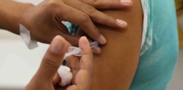 Vacinação de rotina contra outras doenças é fundamental em tempos de covid-19