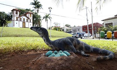 Escultura de dinossauro é inaugurada no Geossítio Santa Rita, em Uberaba