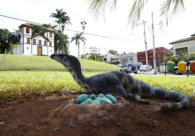 Escultura de dinossauro é inaugurada no Geossítio Santa Rita, em Uberaba