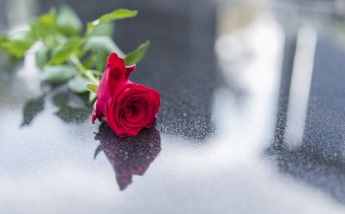 Jovem morre após ser baleado em confusão em casa de shows de Uberaba Jovem morre após ser baleado em confusão em casa de shows de Uberaba