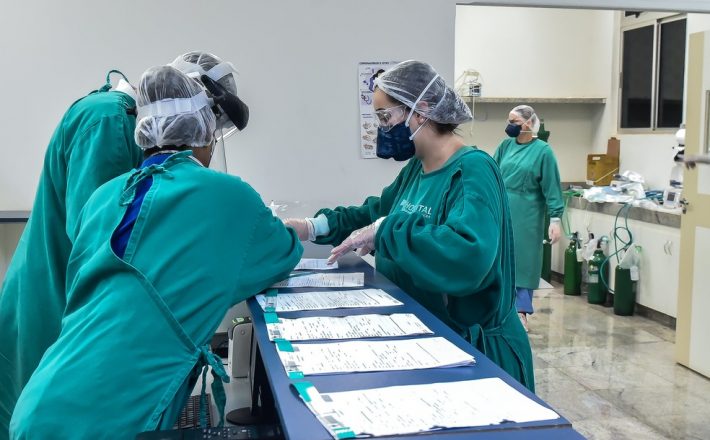 Covid-19: 8 dos 18 pacientes de Manaus transferidos para Uberaba são levados para UTI