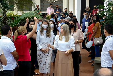 Servidores recepcionam prefeita Elisa Araújo e vice Moacyr Lopes