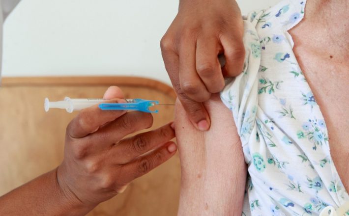 Covid-19: vacinação de idosos em instituições de longa permanência é encerrada em Uberaba