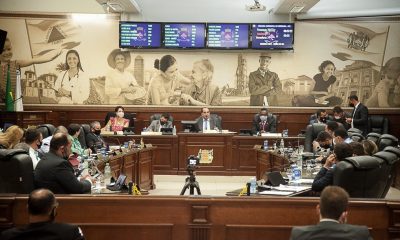 Câmara de Uberaba mantém um e derruba seis vetos do Executivo a projetos de lei