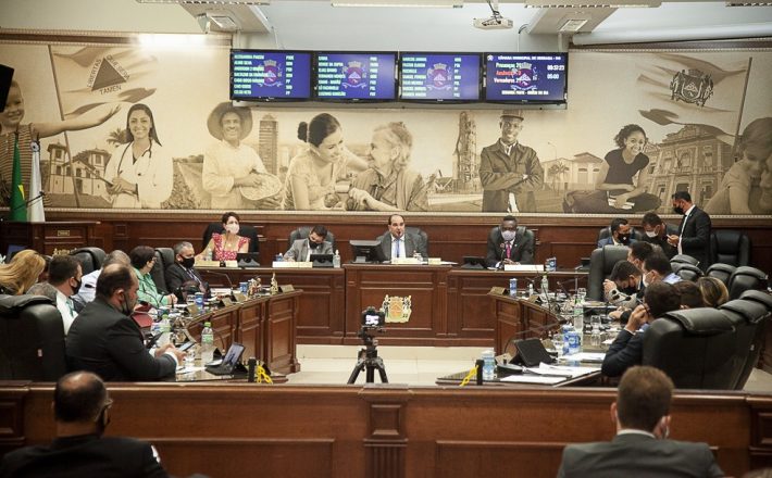 Câmara de Uberaba mantém um e derruba seis vetos do Executivo a projetos de lei