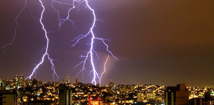 Saiba quais cuidados devem ser tomados durante as chuvas