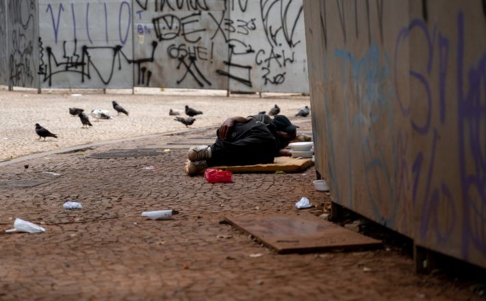 53% dos moradores em situação de rua em Uberaba chegaram a essa condição devido a conflito familiar por uso de álcool ou droga