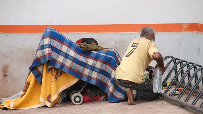 Pessoas em situação de rua são vacinadas contra a Covid em diversos pontos