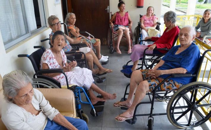 Seis internos de abrigo de idosos seguem internados com Covid