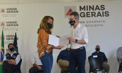 Romeu Zema entrega títulos de regularização fundiária rural a produtores de Crisólita