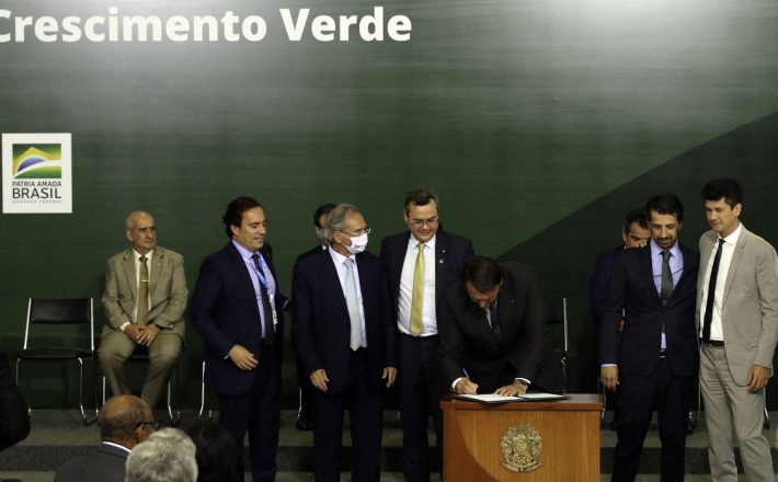 Às vésperas da COP26, governo cria comitê sobre mudanças climáticas Às vésperas da COP26, governo cria comitê sobre mudanças climáticas