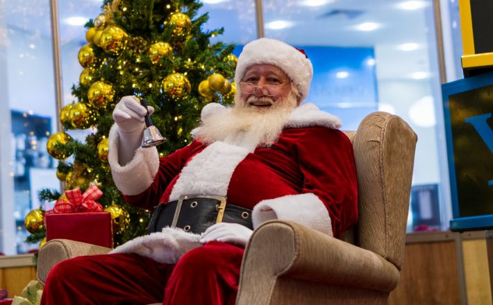 Shopping Uberaba traz  Papai Noel em fábrica de vidro