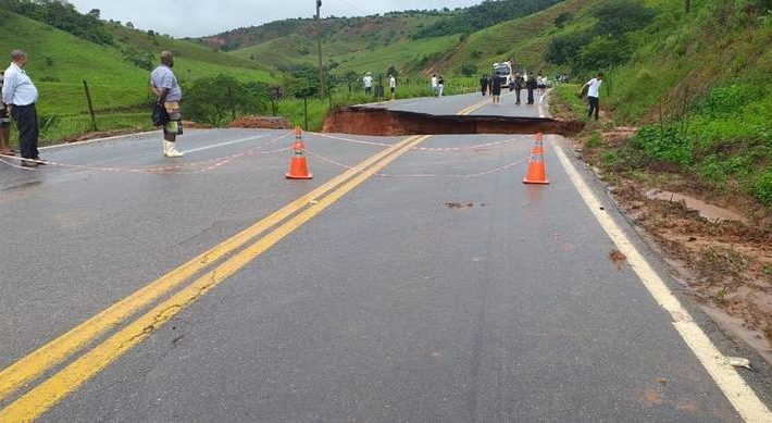 Estado vai direcionar R$ 113 milhões para desobstrução de vias e recuperação de estradas estaduais após chuvas
