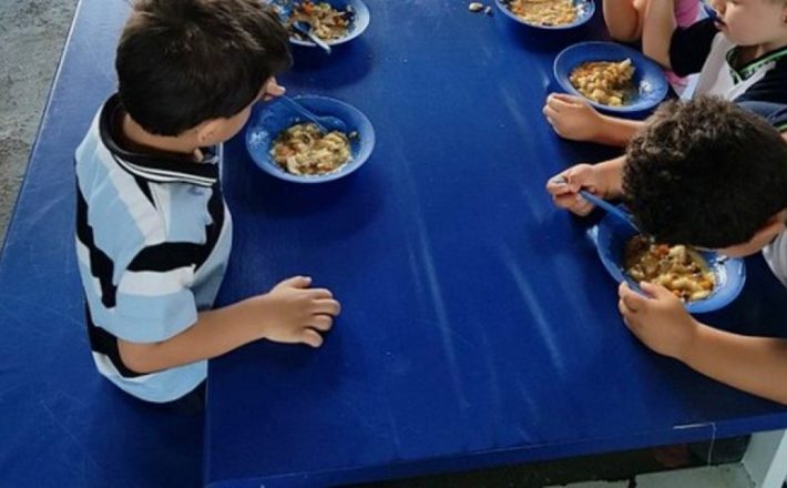 Seção de Alimentação da Semed capacita pais e servidores da comissão de fiscalização da merenda Seção de Alimentação da Semed capacita pais e servidores da comissão de fiscalização da merenda