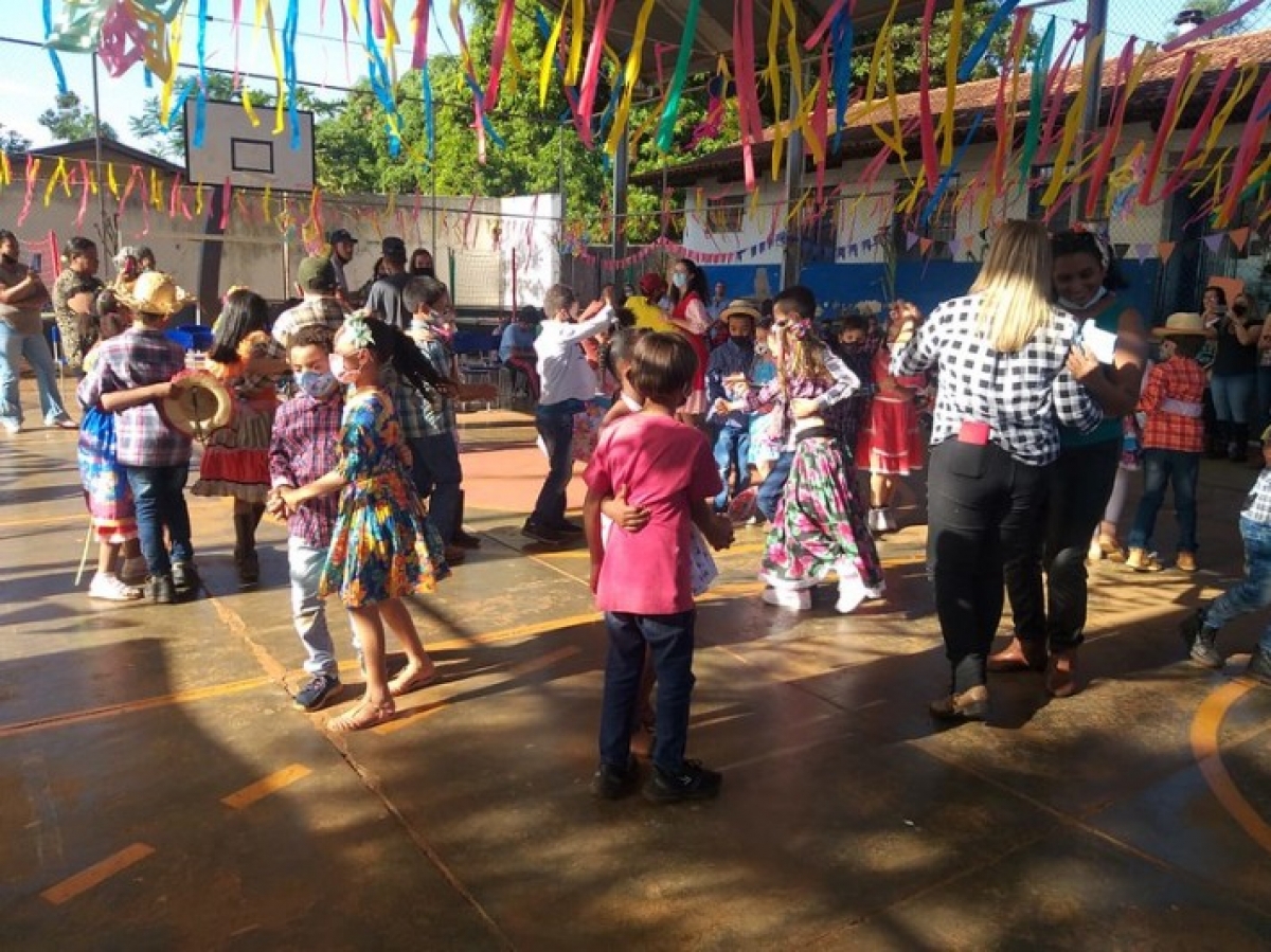 Festas juninas presenciais estão de volta às escolas e Cemeis