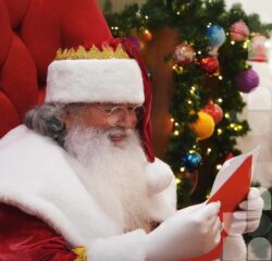 Shopping Uberaba entrega presentes a crianças carentes