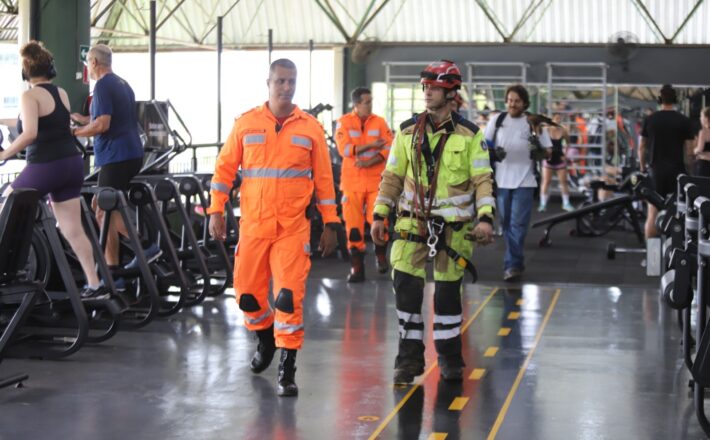 Bombeiros resgatam ave na FIT Uirapuru