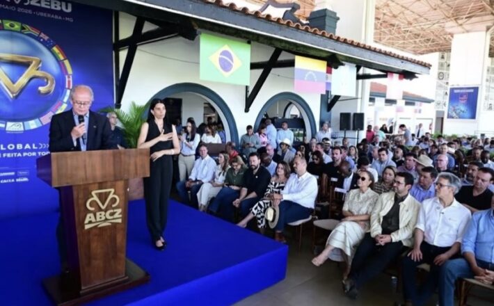 Abertura Expozebu tem hino executado por violeiro