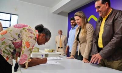 Cohagra entrega sentenças de usucapião a famílias dos bairros Abadia, Boa Vista e Parque das Américas