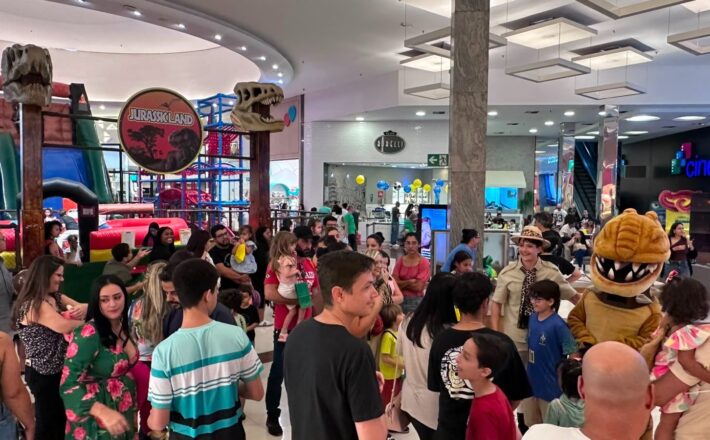 Lotação marca fim de férias no Shopping Uberaba