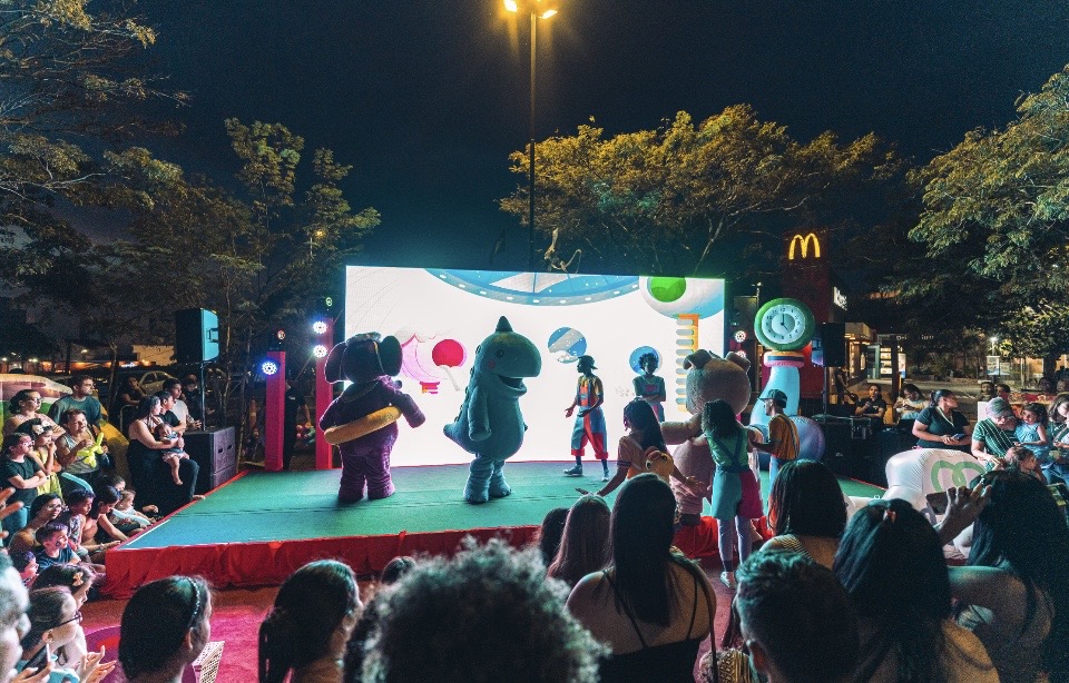 Shopping Uberaba recebe Sunset Kids com os bonecos Maria Clara & JP