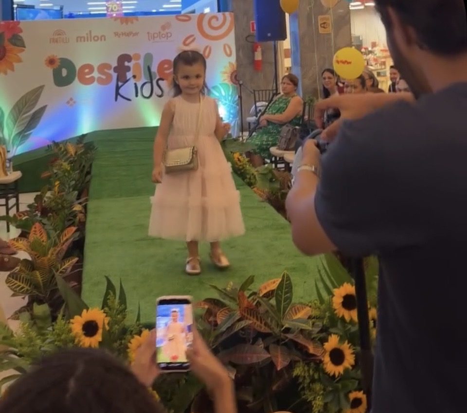 Desfile Kids no Shopping Uberaba mostra tendências primavera/verão